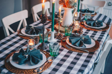 thanksgiving dinner table